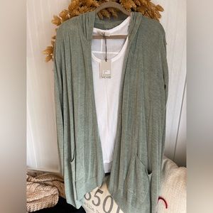 NWT 2 piece Barefoot Dreams waterfall cardigan and white tunic set.